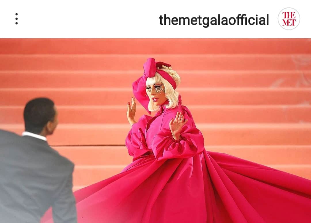 ליידי גאגא ורודה מתמיד באירוע מט גאלה בשנת 2019